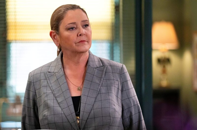 Camryn Manheim als Lt. Kate Dixon – Bild: NBC /​ UNIVERSAL