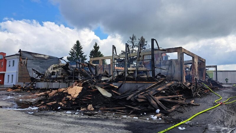 Brand in der Tischlerei in Taufkirchen an der Trattnach – Bild: ServusTV /​ Mabon Film