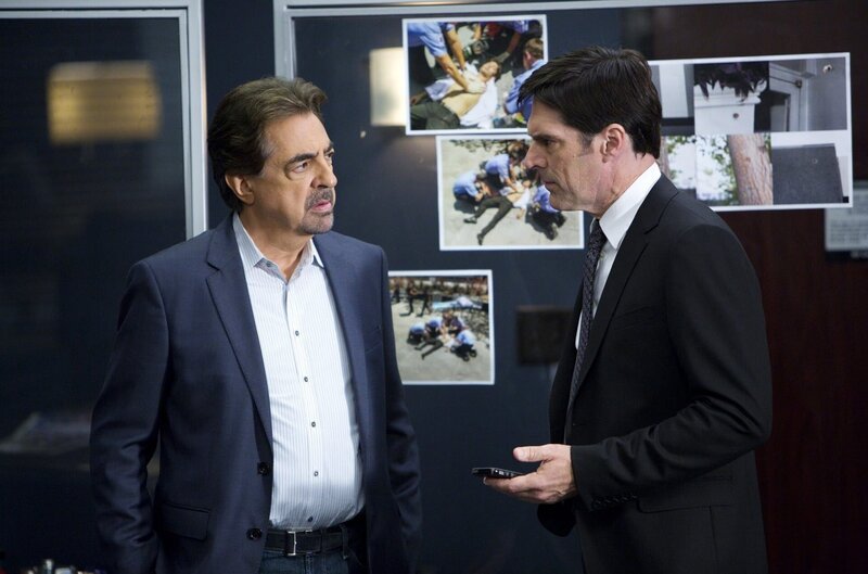 L-R: David Rossi (Joe Mantegna), Aaron Hotchner (Thomas Gibson) – Bild: ABC Studios /​ Cliff Lipson
