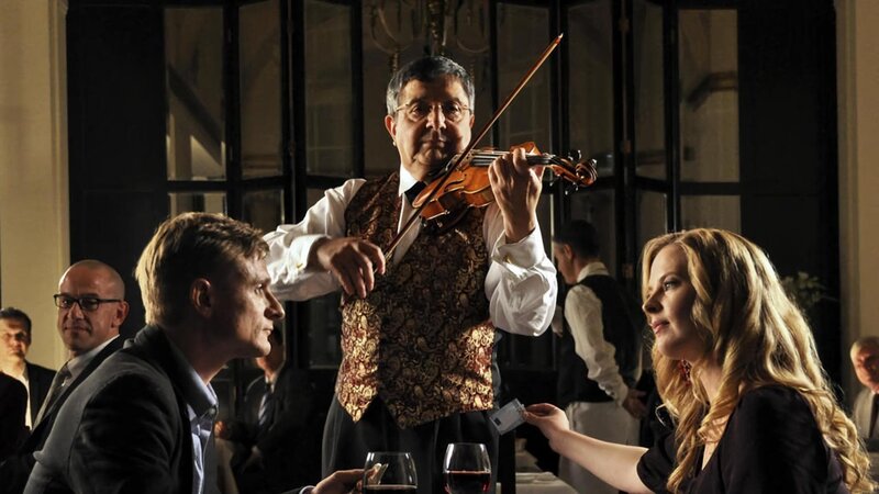 Wir tun es für Geld – Bild: ARD Degeto/​Hans-Joachim Pfeiffer