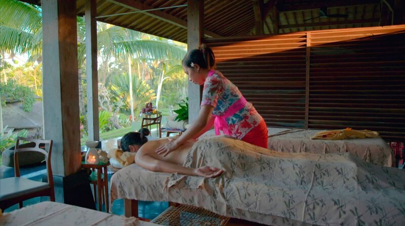 Wellnessurlaub in einem Resort in üppiger Natur auf Bali.; hr-fernsehen WELLNESS-OASEN ZWISCHEN SCHWARZWALD UND BALI, am Freitag (25.10.24) um 20:15 Uhr. Wellnessurlaub in einem Resort in üppiger Natur auf Bali. © HR, honorarfrei – Verwendung gemäß der AGB im engen inhaltlichen, redaktionellen Zusammenhang mit genannter HR-Sendung bei Nennung „Bild: HR“ (S2). HR/​Pressestelle, Tel: 069/​155–4954 – Bild: HR