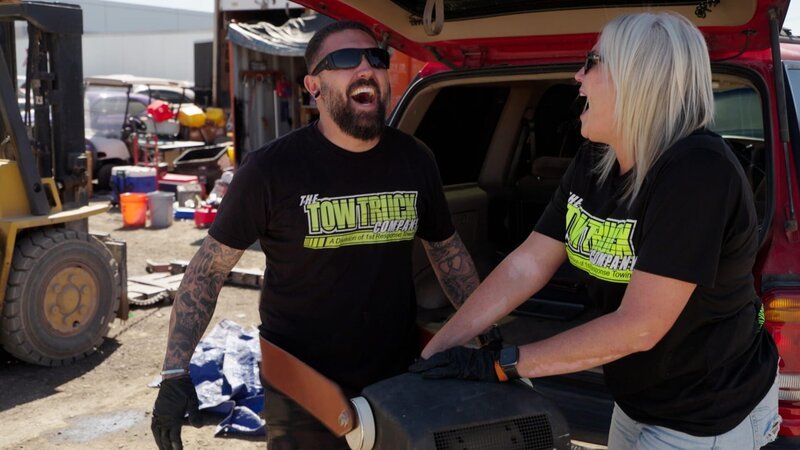 Nick and Dana Having Fun with Car Finds – Bild: Warner Bros. Discovery, Inc. or its subsidiaries and affiliates