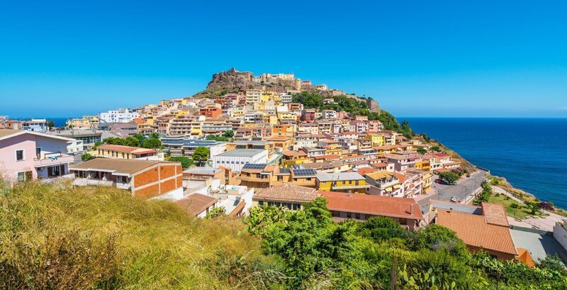 Panoramic view of Castelsardo, Province of Sassari, Sardinia, Italy – Bild: dorian_balate.yahoo.com/depositphotos Panoramic view of Castelsardo, Province of Sassari, Sardinia, Italy – Bild: dorian_balate.yahoo.com/depositphotos