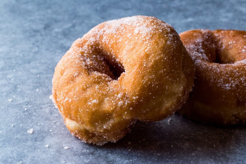 Homemade Sugared Donuts Ready to Eat. FastFood. – Bild: depositphotos