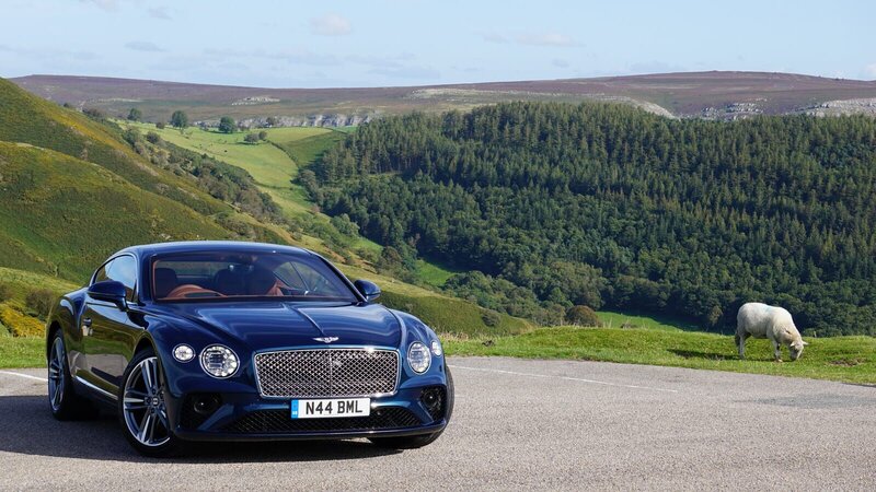 Königliches Vergnügen: Ein Bentley Continental GT W12 in der englischen Countryside. – Bild: WELT