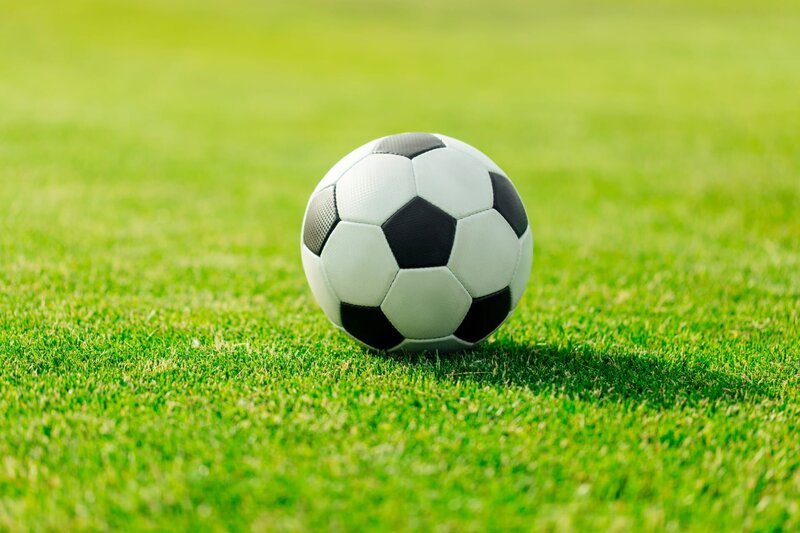 Stockfotografie Fußball auf Rasen – Bild: Depositphotos / AllaSerebrina Stockfotografie Fußball auf Rasen – Bild: Depositphotos / AllaSerebrina
