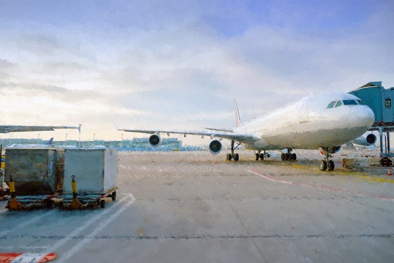 A commercial aircraft on the tarmac in Frankfurt Airport – Bild: depositphotos