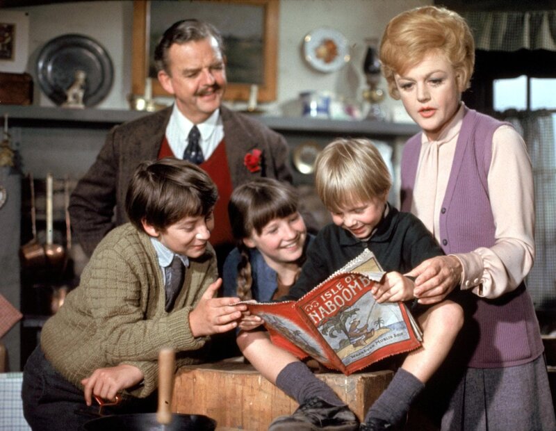 Die tollkühne Hexe in ihrem fliegenden Bett – Bild: Disney Channel