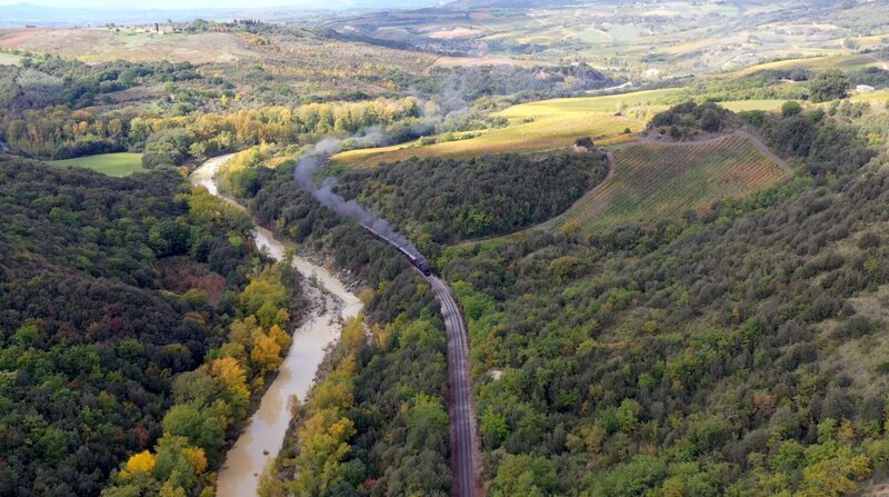 Das Treno Natura von oben. – Bild: ORF/GS-Film Das Treno Natura von oben. – Bild: ORF/GS-Film