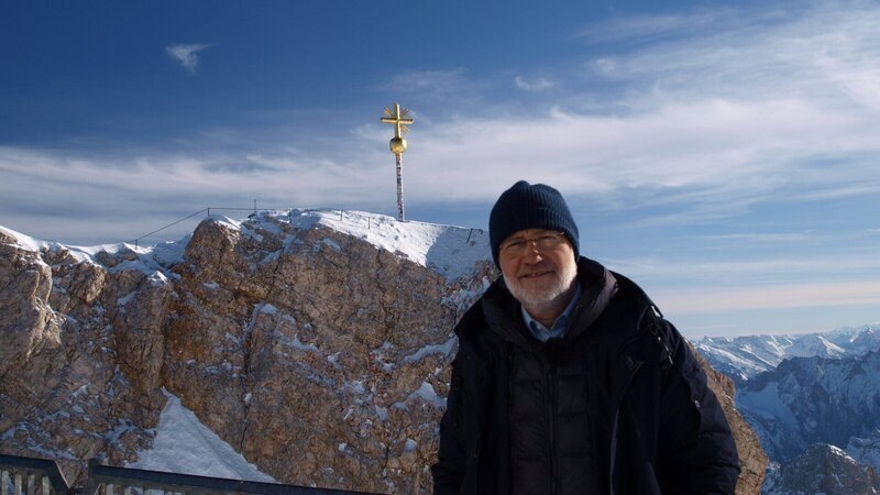 Die Alpen sind ein Ort, der uns magisch anzieht. Wo wir unsere Grenzen austesten und uns eins fühlen mit der Natur. In 30 Jahren wird sich hier bereits viel verändert haben. Was macht der Klimawandel mit unseren Alpen? – Bild: Christian Frommeyer