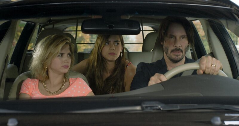 L-R: Bell (Ana de Armas), Genesis (Lorenza Izzo) and Evan (Keanu Reeves) – Bild: port.hu L-R: Bell (Ana de Armas), Genesis (Lorenza Izzo) and Evan (Keanu Reeves) – Bild: port.hu