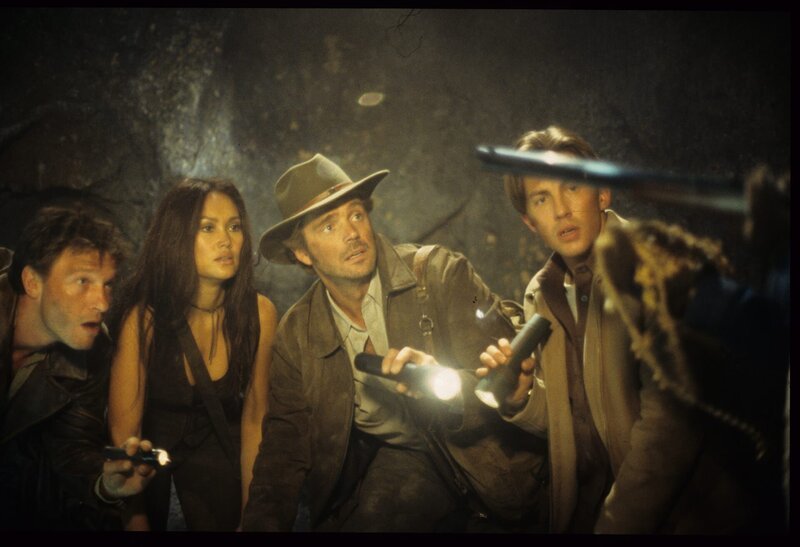 Nigel Bailey (Christen Anholt), Sydney Fox (Tia Carrere). – Bild: AXN
