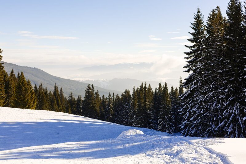Traumhaftes Winterpanorama der Alpen. – Bild: Depositphotos /​ Andrey Sinenkiy