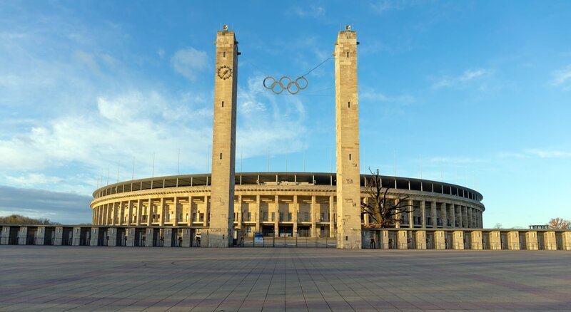Das olympiastadion ist ein sportstadion in berlin. Es wurde ursprünglich für die Olympischen Sommerspiele 1936 gebaut. – Bild: Depositphotos / LEFTERIS PAPAULAKIS Das olympiastadion ist ein sportstadion in berlin. Es wurde ursprünglich für die Olympischen Sommerspiele 1936 gebaut. – Bild: Depositphotos / LEFTERIS PAPAULAKIS