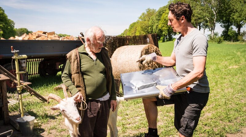 Hausbau mit Hindernissen – Bild: ARD Degeto/​Boris Laewen