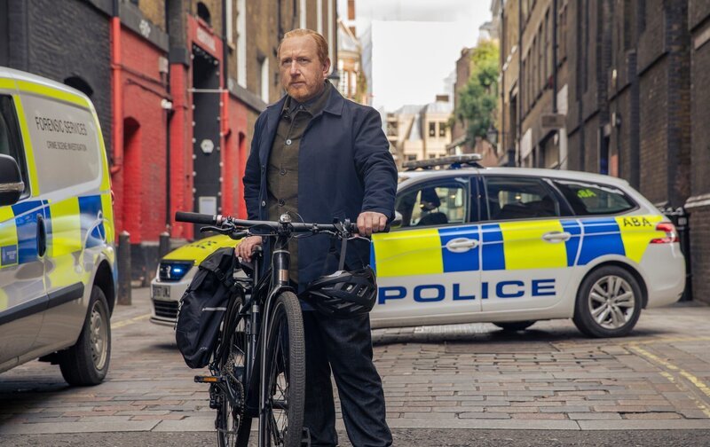 Nach wie vor hat Detective Inspector Max Arnold im Londoner Nobelviertel Chelsea alle Hände voll zu tun. – Bild: BBC Studios 2023