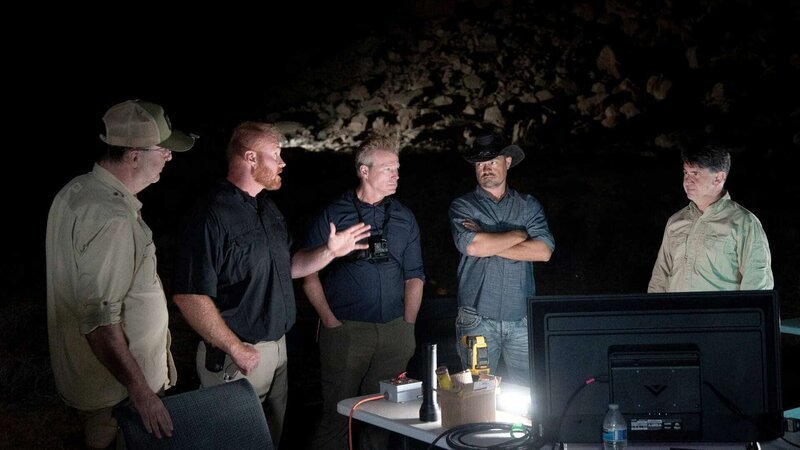 Kaleb Bench (2.v.l.), Thomas Winterton (4.v.l.), Travis Taylor (3.v.l.) und Erik Bard (r.) – Bild: THE HISTORY CHANNEL /​ Prometheus Entertainment /​ mikericcitelli