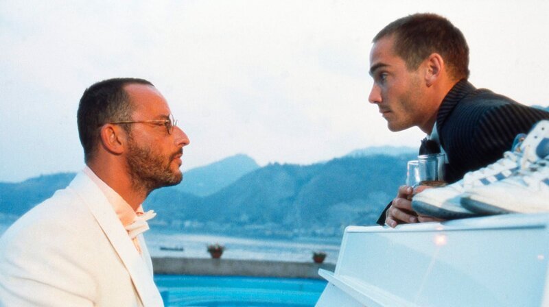 Jacques (Jean-Marc Barr, re.) und Enzo (Jean Reno) fordern sich gegenseitig heraus.; ARD Degeto IM RAUSCH DER TIEFE, „Le Grand Bleu“, am Sonntag (27.10.24) um 00:35 Uhr im ERSTEN. Jacques (Jean-Marc Barr, re.) und Enzo (Jean Reno) fordern sich gegenseitig heraus. © Studiocanal GmbH, honorarfrei – Verwendung gemäß der AGB im engen inhaltlichen, redaktionellen Zusammenhang mit genannter Degeto-Sendung und bei Nennung „Bild: Studiocanal GmbH“ (S2+). ARD Degeto/Programmplanung und Presse, Tel: 069/1509–335, degeto-presse@degeto.de – Bild: Studiocanal GmbH Jacques (Jean-Marc Barr, re.) und Enzo (Jean Reno) fordern sich gegenseitig heraus.; ARD Degeto IM RAUSCH DER TIEFE, „Le Grand Bleu“, am Sonntag (27.10.24) um 00:35 Uhr im ERSTEN. Jacques (Jean-Marc Barr, re.) und Enzo (Jean Reno) fordern sich gegenseitig heraus. © Studiocanal GmbH, honorarfrei – Verwendung gemäß der AGB im engen inhaltlichen, redaktionellen Zusammenhang mit genannter Degeto-Sendung und bei Nennung „Bild: Studiocanal GmbH“ (S2+). ARD Degeto/Programmplanung und Presse, Tel: 069/1509–335, degeto-presse@degeto.de – Bild: Studiocanal GmbH