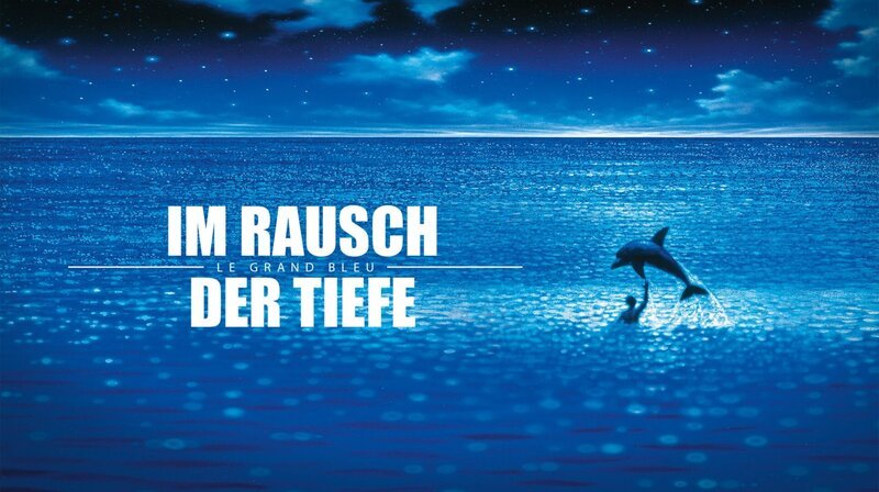 Plakat „Im Rausch der Tiefe“; ARD Degeto IM RAUSCH DER TIEFE, „Le Grand Bleu“, am Sonntag (27.10.24) um 00:35 Uhr im ERSTEN. Plakat „Im Rausch der Tiefe“ © Studiocanal GmbH, honorarfrei – Verwendung gemäß der AGB im engen inhaltlichen, redaktionellen Zusammenhang mit genannter Degeto-Sendung und bei Nennung „Bild: Studiocanal GmbH“ (S2+). ARD Degeto/​Programmplanung und Presse, Tel: 069/​1509⁠–⁠335, degeto-presse@degeto.de – Bild: Studiocanal GmbH