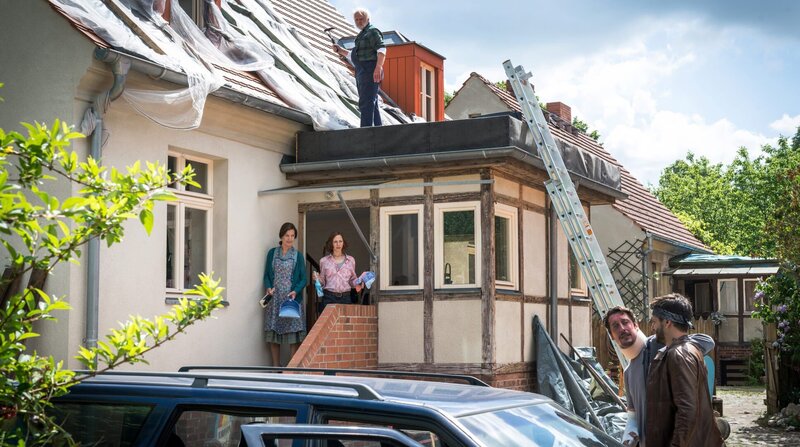 Hausbau mit Hindernissen – Bild: Boris Laewen