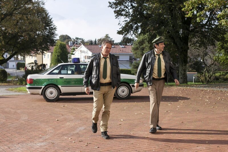 Hubert (Christian Tramitz, links) und Staller (Helmfried von Lüttichau, rechts) – Bild: TMG und Entertainment Factory