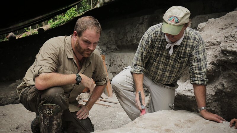 L-R: Josh Gates und Dr. Richard Hansen. – Bild: Discovery Channel