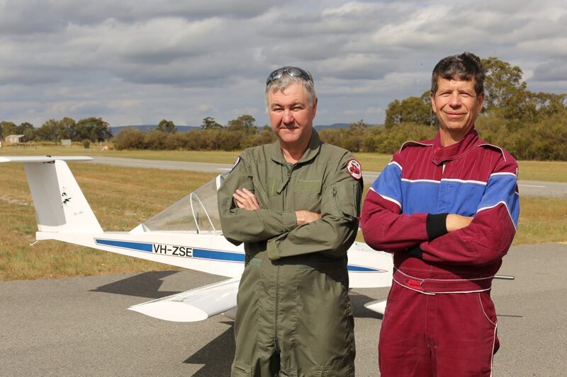 Dawie Botes and Sakkie Van Heerden pose in front of a cricri jet. – Bild: Peter Demetris