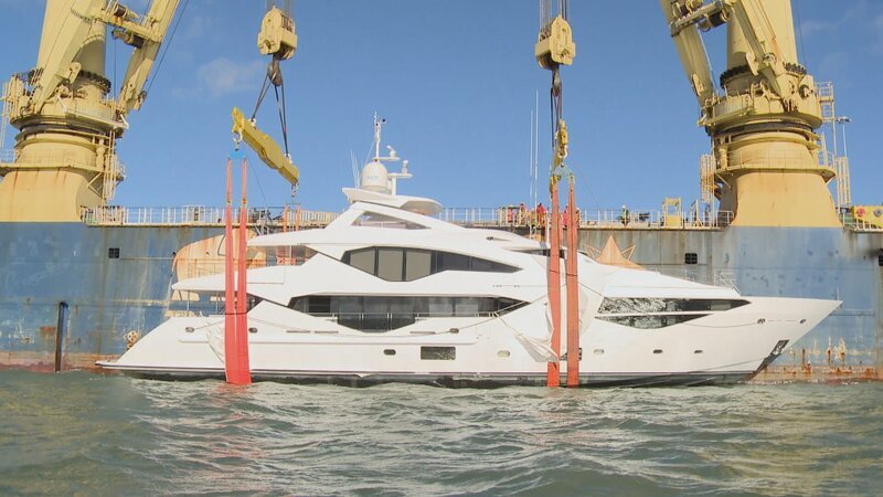 Der Frachtexperte Shane Brearley hat eine Superyacht am Haken. – Bild: Warner Bros. Discovery