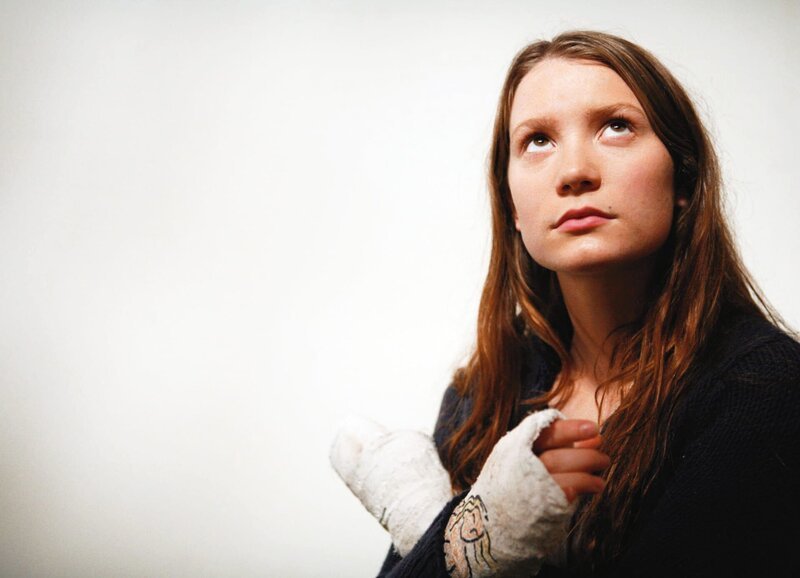 Hatte einen schweren Unfall: Mia Wasikowska als Sophie – Bild: Sky Atlantic
