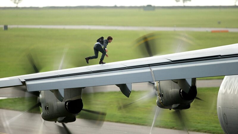 Ethan Hunt (Tom Cruise) riskiert sein Leben, damit Syndikat den USB-Stick mit den Zugriffsdaten für mehrere Bankkonten nicht in die Finger bekommt … – Bild: PARAMOUNT PICTURES. ALL RIGHTS RESERVED. / Christian Black Ethan Hunt (Tom Cruise) riskiert sein Leben, damit Syndikat den USB-Stick mit den Zugriffsdaten für mehrere Bankkonten nicht in die Finger bekommt … – Bild: PARAMOUNT PICTURES. ALL RIGHTS RESERVED. / Christian Black