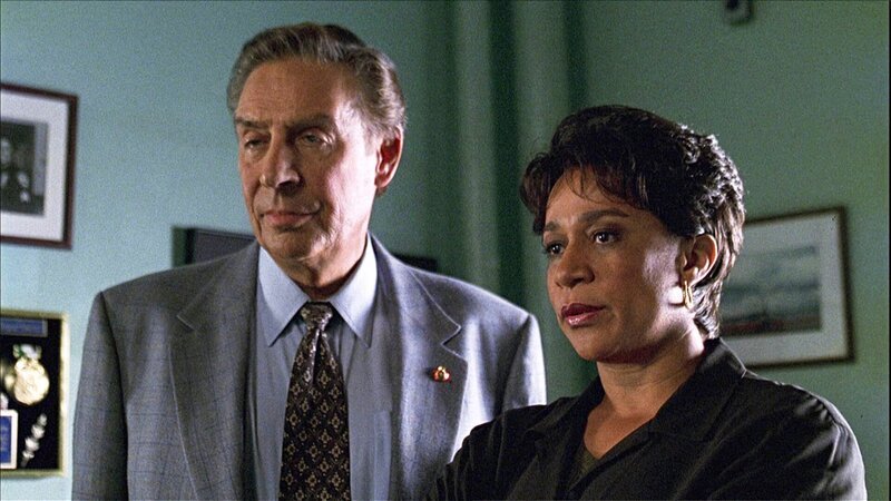 Detective Lennie Briscoe(Jerry Orbach), Lieutenant Anita Van Buren( S. Epatha Merkerson). – Bild: NBC Universal, Inc