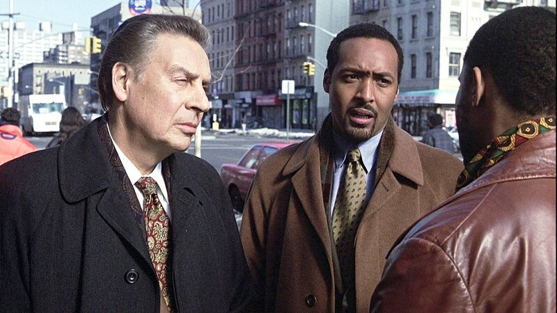 Detective Ed Green (Jesse L. Martin) und Detective Lennie Briscoe (Jerry Orbach) – Bild: NBC Universal, Inc