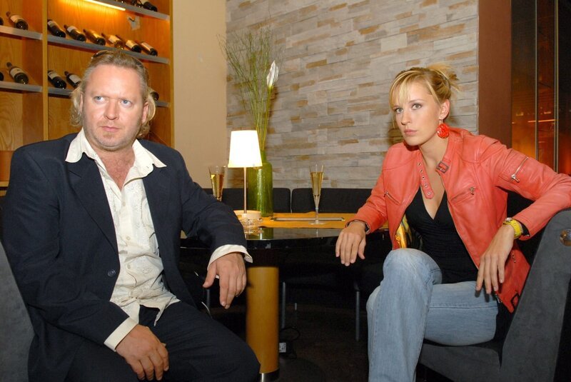 Gregor Seberg und Lilian Klebow. – Bild: ORF/​SATEL/​Hubert Mican