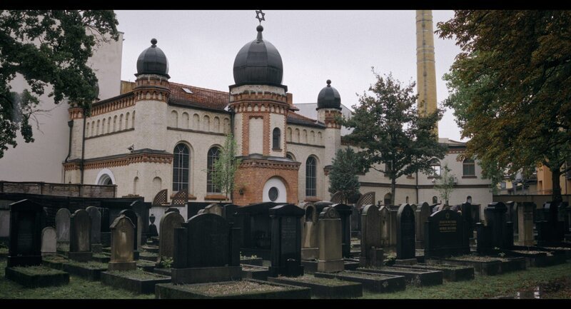 Die Synagoge von Halle. – Bild: Luise Schröder /​ ZDF