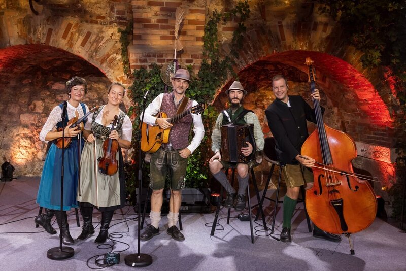 Aufsteirern - Die Show der Volkskultur – Bild: ORF/​Regine Schöttl