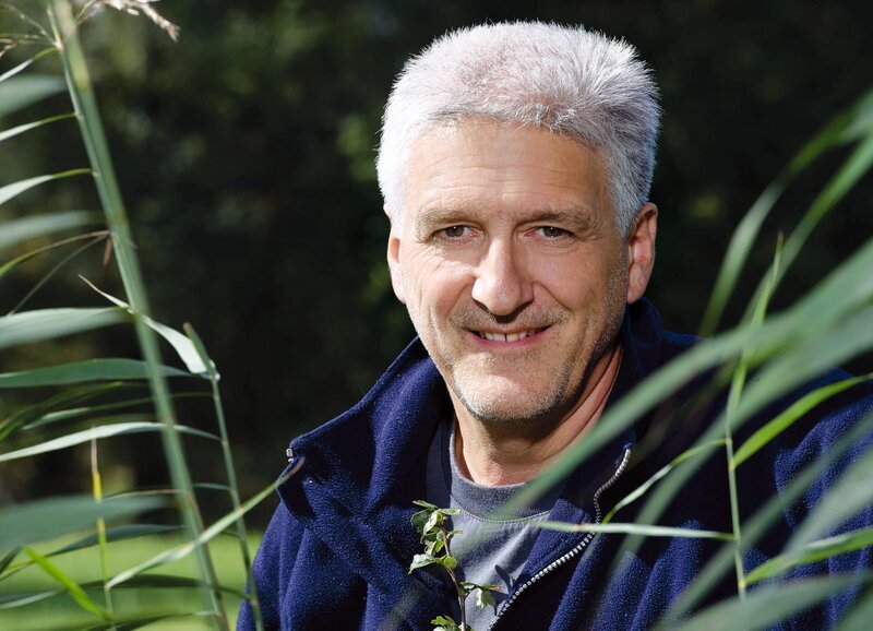 Moderator Andreas Moser – Bild: SRF/​Oscar Alessio