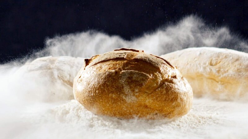 Brot gibt es in riesiger Vielfalt. Doch wie gut ist unser Brot tatsächlich? – Bild: ORF/ZDF Brot gibt es in riesiger Vielfalt. Doch wie gut ist unser Brot tatsächlich? – Bild: ORF/ZDF
