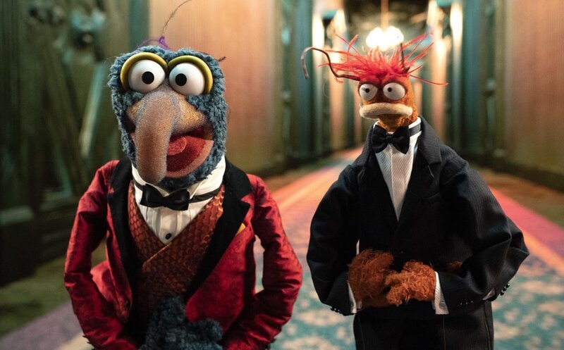 L-R: Gonzo, Pepe The King Prawn – Bild: Disney+