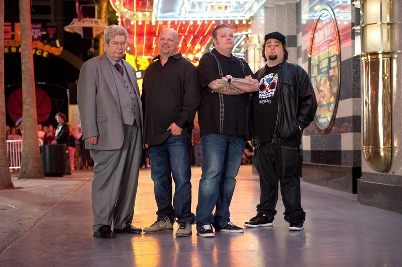 L-R: Richard Harrison, Rick Harrison, Corey Harrison, Austin ‚Chumlee‘ Russell – Bild: Scott Gries /​ 2012 A+E Networks /​ HISTORY