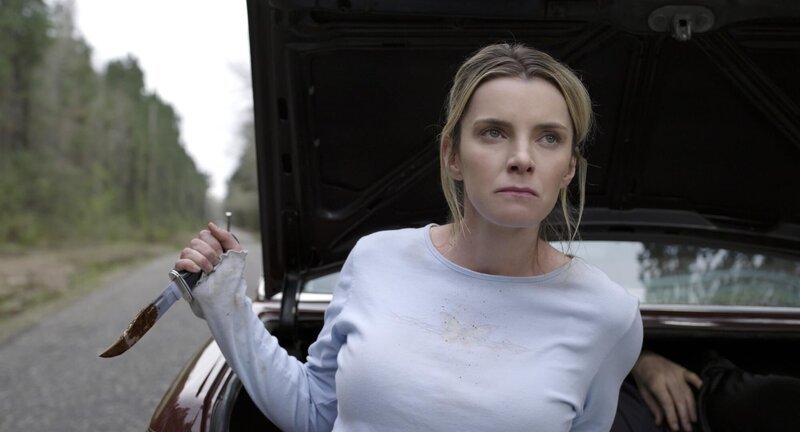 Crystal (Betty Gilpin) +++ Die Verwendung des sendungsbezogenen Materials ist nur mit dem Hinweis und Verlinkung auf RTL+ gestattet. +++; Crystal (Betty Gilpin) +++ Die Verwendung des sendungsbezogenen Materials ist nur mit dem Hinweis und Verlinkung auf RTL+ gestattet. +++ – Bild: PLURIMEDIA (COPYRIGHT 2020 UNIVERSAL STUDIOS) Crystal (Betty Gilpin) +++ Die Verwendung des sendungsbezogenen Materials ist nur mit dem Hinweis und Verlinkung auf RTL+ gestattet. +++; Crystal (Betty Gilpin) +++ Die Verwendung des sendungsbezogenen Materials ist nur mit dem Hinweis und Verlinkung auf RTL+ gestattet. +++ – Bild: PLURIMEDIA (COPYRIGHT 2020 UNIVERSAL STUDIOS)