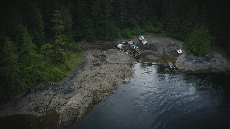 PORT PROTECTION, ALASKA- Sam goes to a boat junkyard to gather parts for his wind turbine. – Bild: The National Geographic Channel