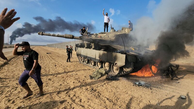 Wieder Krieg in Nahost, wieder Angriffe auf Israel – wieder sterben Unschuldige. Seit Jahrzehnten tobt der Kampf um Palästina. „Terra X History“ erzählt die Geschichte Israels, die auch eine Geschichte des täglichen Überlebenskampfes ist. – Bild: Hassan Eslaiah