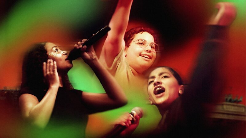 Rachel (l.), Jamila (M.) und Faseeha (r.) treten auf als „Sisterqueens“. – Bild: Paola Calvo