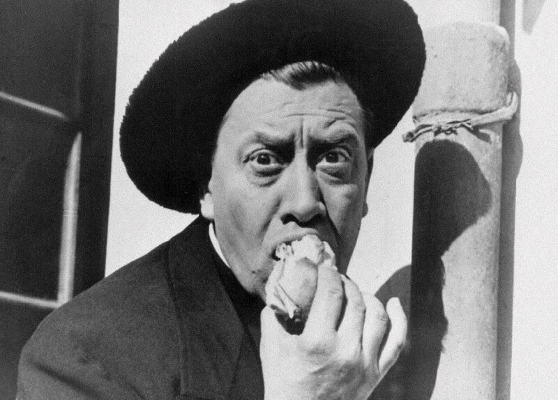 Don Camillo (Fernandel) – Bild: Das Vierte