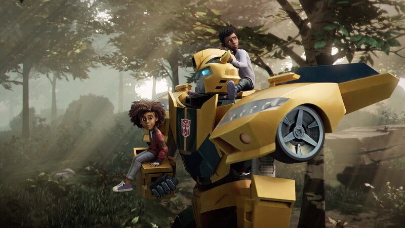 L-R: Morgan „Mo“ Malto, Bumblebee, Robby Malto – Bild: Paramount