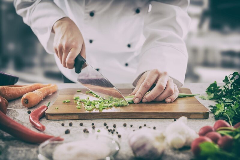 Küchenchef – Bild: REDPIXEL.PL / Shutterstock Küchenchef – Bild: REDPIXEL.PL / Shutterstock