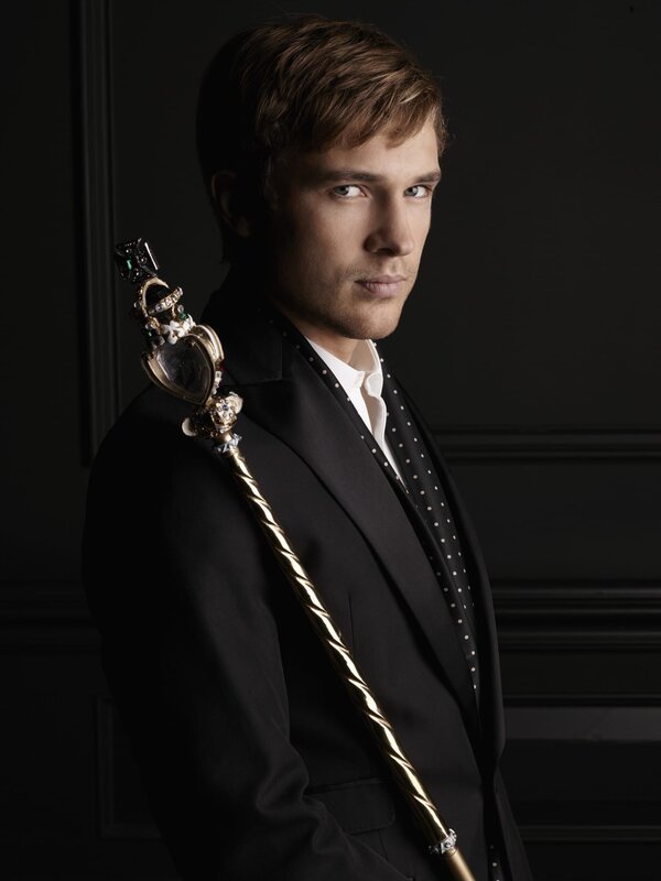 (1. Staffel) – Nach dem Tod seines Bruders rückt Prinz Liam (William Moseley) in der Thronfolge auf den ersten Platz. Der Druck durch die neue Verantwortung lastet jedoch schwer auf ihn … – Bild: E! Entertainment Media LLC/​Lions Gate Television Inc.