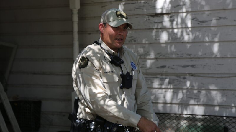 Medium shot of Fish and Game Officer James Cummings. – Bild: Animal Planet /​ Discovery Communications, LLC