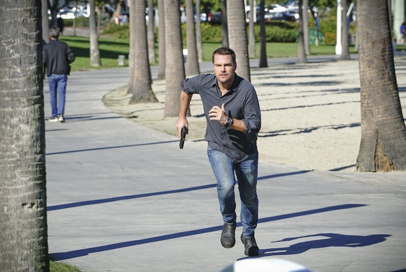 Kann Callen (Chris O’Donnell) die Attentäterin stoppen, nachdem sie bereits zwei Menschenleben auf dem Gewissen hat? – Bild: CBS Studios Inc.