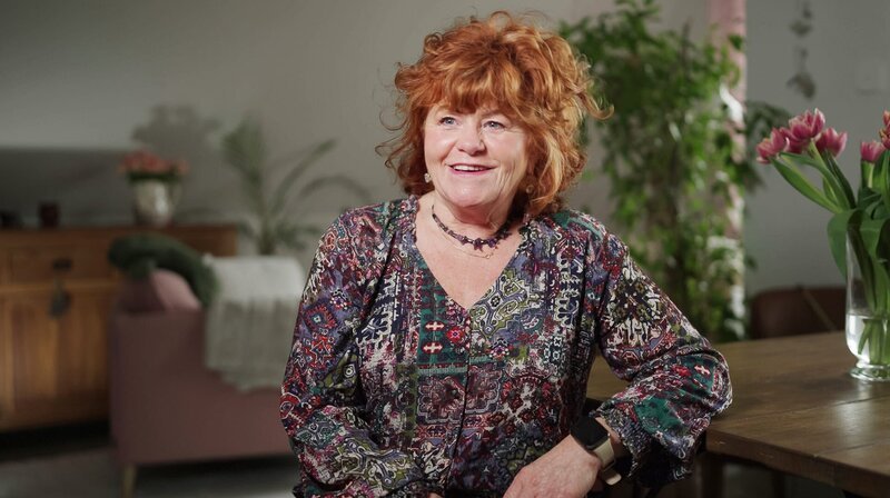 Barbara Apostel war Schöffin im Gerichtsprozess gegen Michael S. und Christine S. Zwei Schöffen und drei Richter fällten das Urteil im Mord ohne Leiche. – Bild: rbb/​NDR/​Michael Nanz